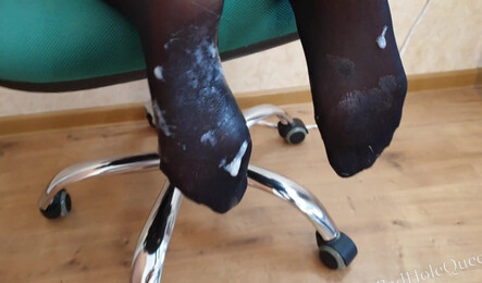 Секс с молодой соседкой в анал на офисном стуле