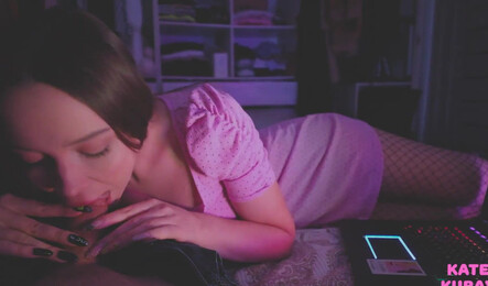 Зашла в гости к другу на фильм и дала себя трахнуть!