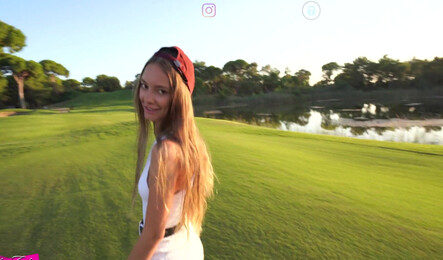 Секс в отеле с молодой русской девушкой после прогулки