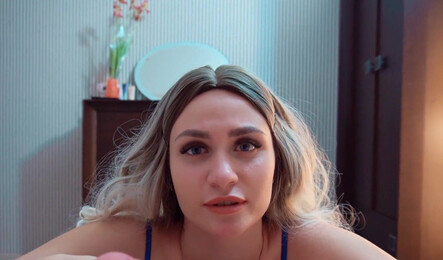 Мачеха красотка сделала пасынку супер минет и дала в киску!