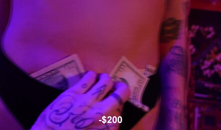 Богатый мужик легко уговорил стриптизершу на секс после стриптиза