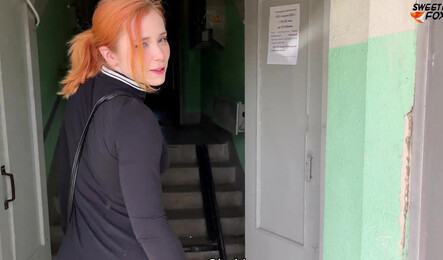 Когда мужа не было дома, русская женушка изменила с соседом