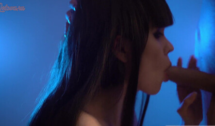 Молодая милашка любит члены и сперму на лицо