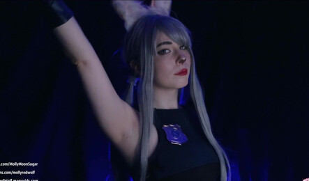 Парень кончает в рот симпатичной девушке в косплей порно