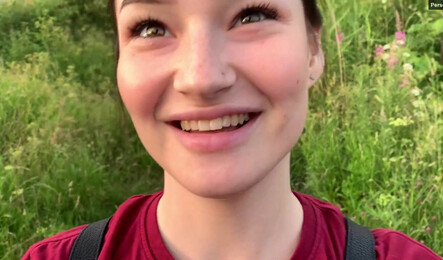 Прогулка с молодой подругой закончилась сексом в кустах