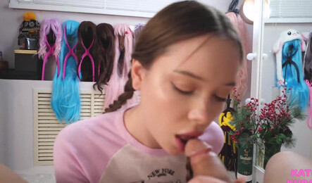 Соблазнила друга на секс когда он заходил в гости