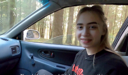 Незнакомка села к парню в машину и дала ему присунуть в себя