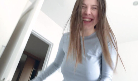 Русская сестра зашла к брату в комнату и спалила его стояк