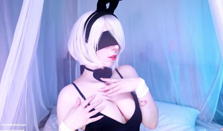 Косплей порно с сексуальной девушкой с бритой киской