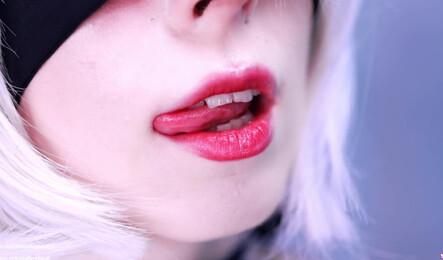 Косплей порно с сексуальной девушкой с бритой киской