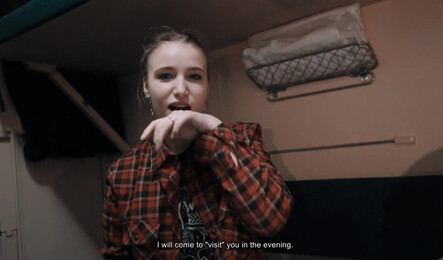 Как русская девушка соблазнила попутчика на секс прямо в поезде