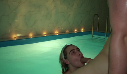 Отдых в сауне с бассейном закончился сексом