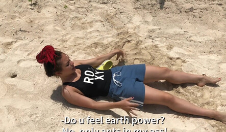 Как рыусская туристка трахнулась с незнакомце на пляже