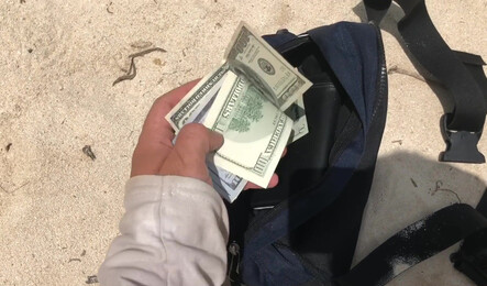 Как рыусская туристка трахнулась с незнакомце на пляже