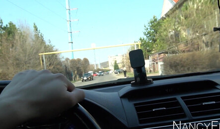 Симпатичная русская блондинка делает минет незнакомцу за 300 долларов