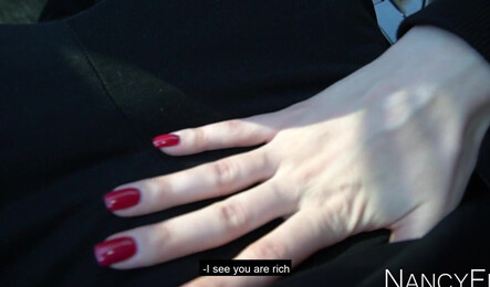 Симпатичная русская блондинка делает минет незнакомцу за 300 долларов