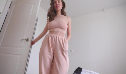 Мой муж такой ревнивый, не хочет отпускать меня с подругами в клуб, пока не трахнет!