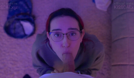 Русская девушка делает минет со спермой в рот и трахается в позе раком!