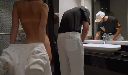 Измена мужу с молодым уборщиком со спермой внутрь