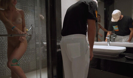 Измена мужу с молодым уборщиком со спермой внутрь