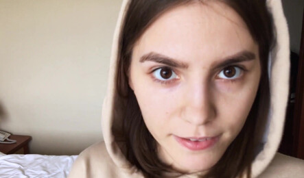 Русская милашка напросилась на секс по самые яйца!