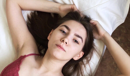 Когда мужа нет дома, женушка изменяет с соседом!