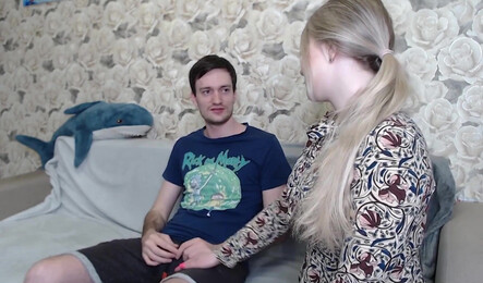 Русская сводная сестра делает минет брату!