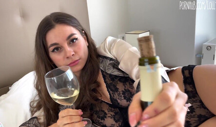 Выпил с русской девушкой вина и хорошо потрахался!