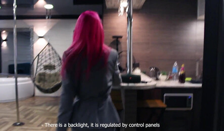 Красивая девушка-риэлтор дала клиенту прямо во время сделки!