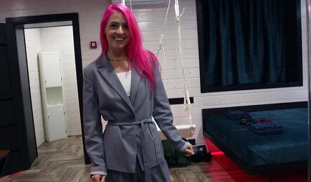 Красивая девушка-риэлтор дала клиенту прямо во время сделки!