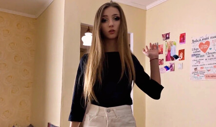 Молодая русская женушка очень сильно ревнует своего мужа - с разговорами!