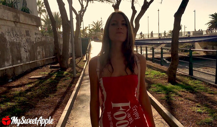 Реальная пара занимается сексом в публичном месте