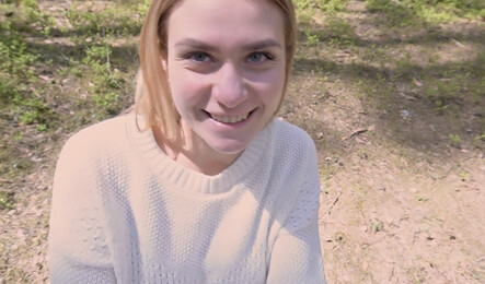 Русская девушка и ее парень трахаются на природе