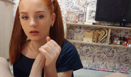 Рыжая красотка сосет член от первого лица