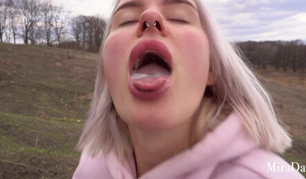 Нам страшно захотелось секса на природе со спермой в рот!