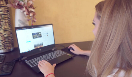 Русская девушка всегда радует своего босса, чтобы получить повышение!