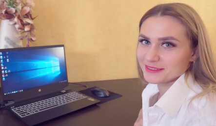 Русская девушка всегда радует своего босса, чтобы получить повышение!