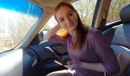 Подвез красивую русскую красотку и уговорил на секс