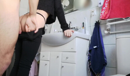 Не думал кончать в нее, но просто не сдержался