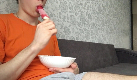 Сводная сестра возбудилась на секс с братом!