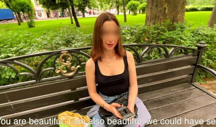 Хотела, чтобы он угостил меня чем, а он только хотел секса!