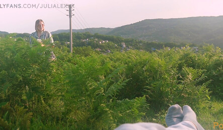 Прогулка на природе закончилась сексом