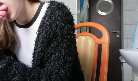 Быстрый секс в ванной прямо на Дне рождения