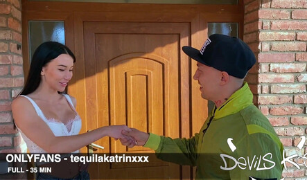 Зашел в гости к красивой девушке и она ему отсосала!