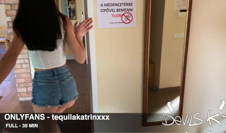 Зашел в гости к красивой девушке и она ему отсосала!