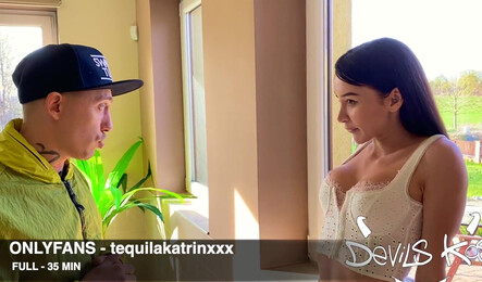 Зашел в гости к красивой девушке и она ему отсосала!