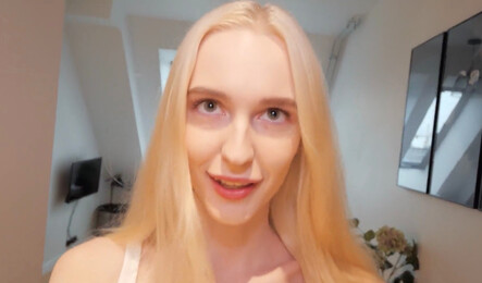 Целый день только то и делала, что думала о сексе с кремпаем в киску!