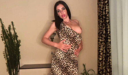 Возбужденная мачеха очень сильно хочет секса и сама соблазняет пасынка на трах