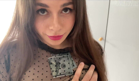 Лолли Липс получила доставку и расспалтилась сексом с курьером