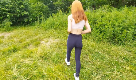 Прогулка с подругой на природе закончилась минетом